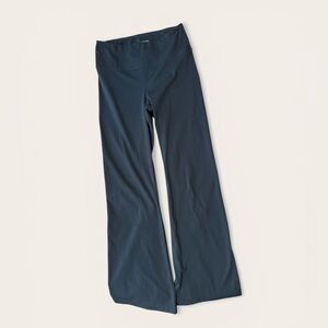 American Eagle | Black “The Everything Flare” Pants